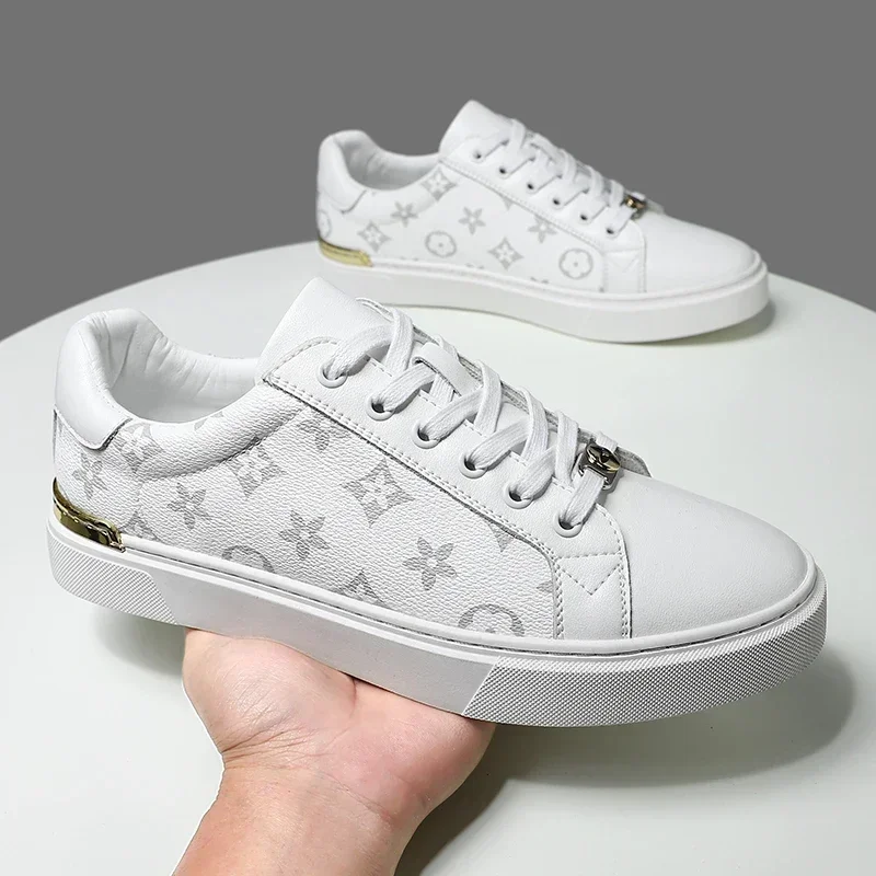 Scarpe da ginnastica casual in vera pelle da uomo alla moda Pelle bovina traspirante Versatile pattinaggio a rotelle Sport Scarpe bianche classiche da uomo