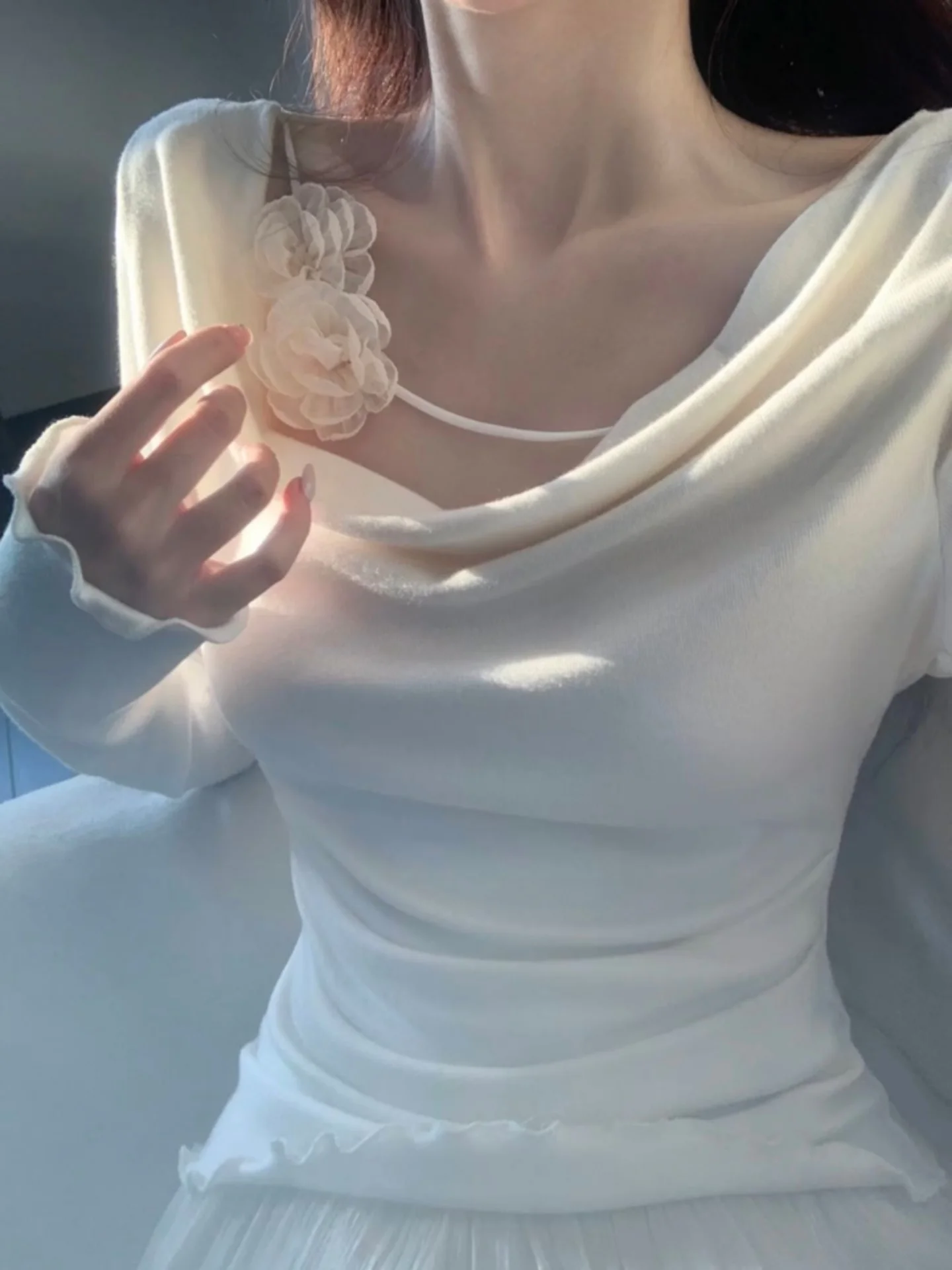 

Women's Slim Fit Long Sleeve T-Shirt Autumn Pure Desire Gentle Beautiful Base Shirt Inner Wear Top with 3D Flower Decoration