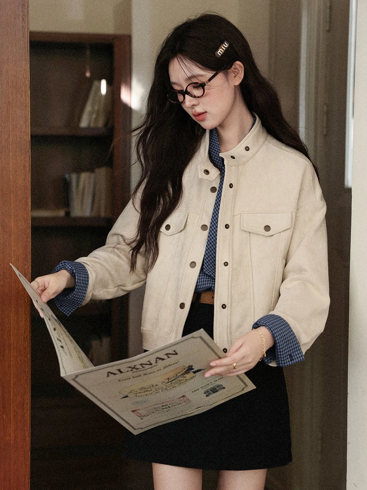 Chaqueta de Trabajo con Efecto Adelgazante y Cuello Alto en Beige para Mujer, Diseño Deer South, Colección Sensation Otoño