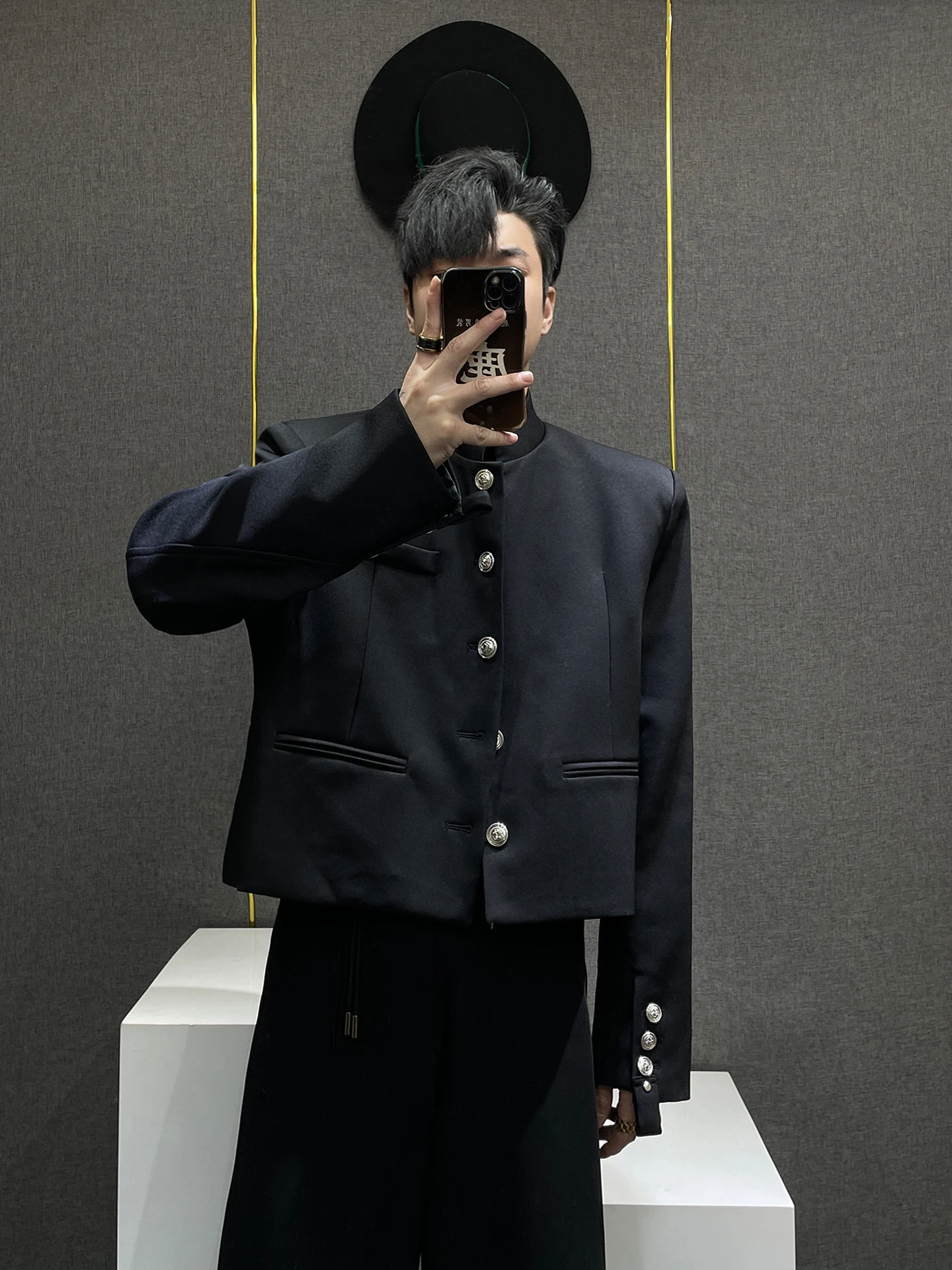 Loose Fit Men's Short Style Shoulder Pad Single Button Stand Collar Jacket Fashion Urban Casual Long Sleeve Black Suit Coat