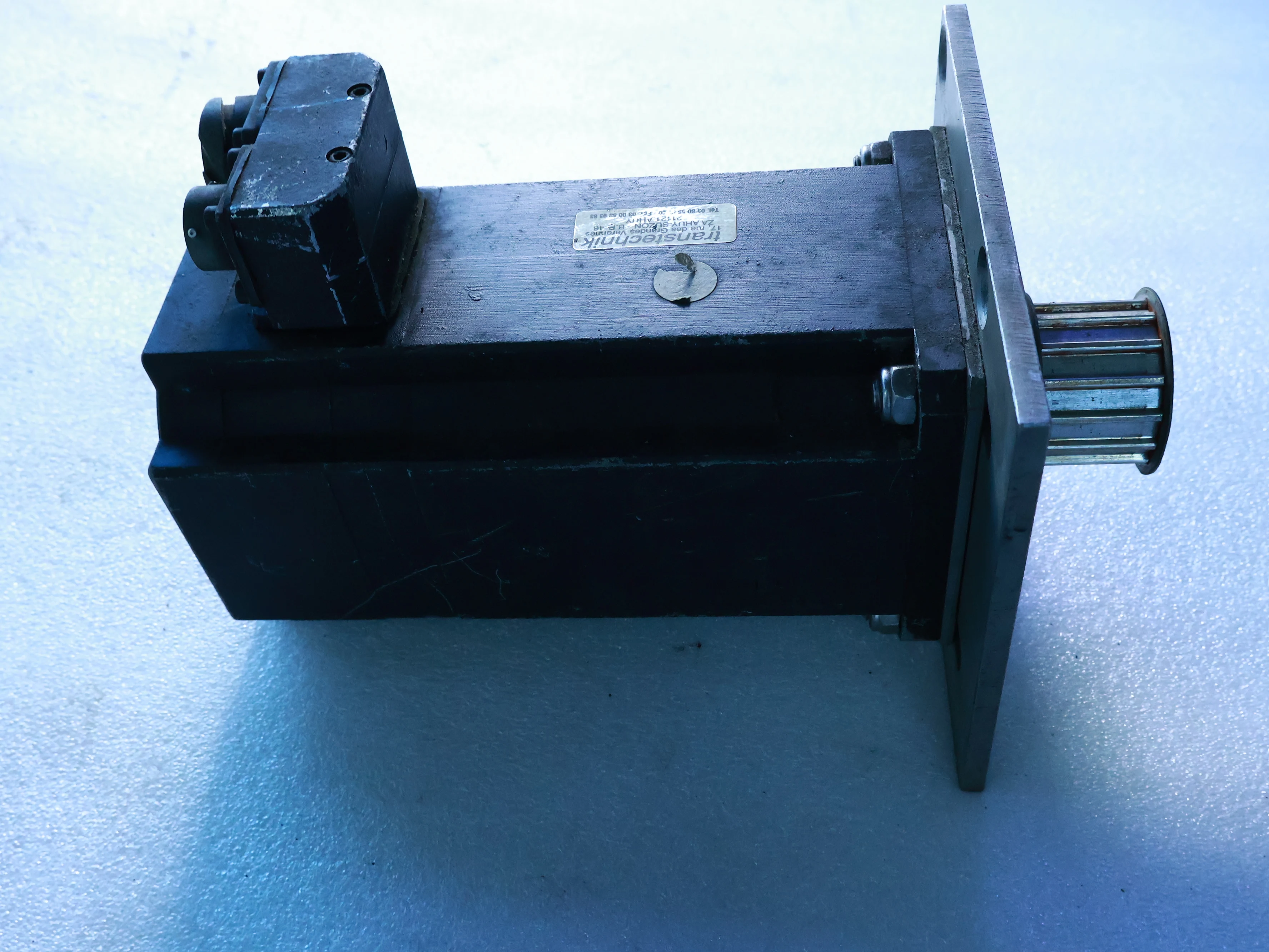 

Б/у серводвигатель Parker SMB10030065192D64-230 (модель SMB10030065192D64-230)