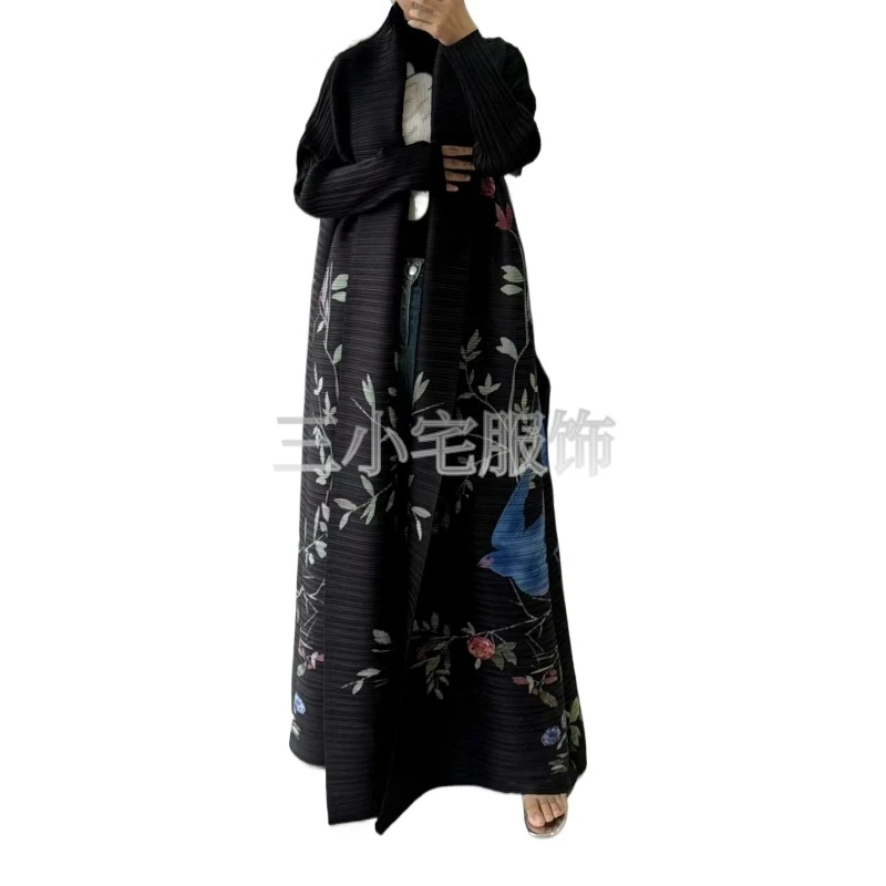 Miyake Pleated Autumn and Winter New Women\'s Long Coat, Retro Printed Lapel, Long Sleeved Black Abaya Fashion Festival Clothing