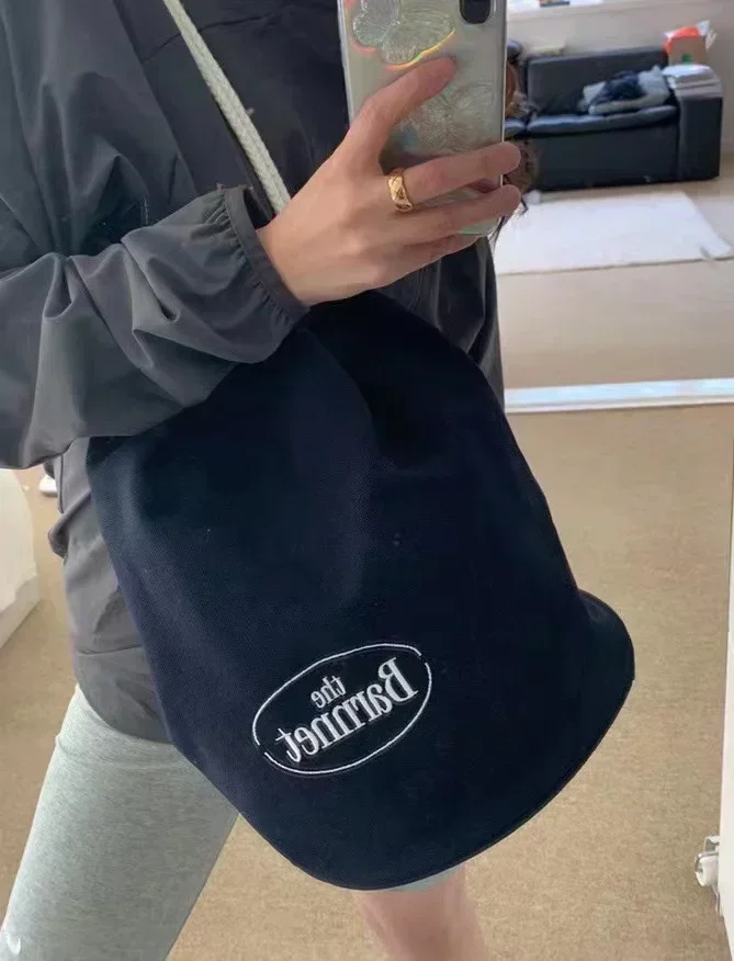 2023 neuer koreanischer Nischen designer der Barnnet Fever Blogger eine Schulter leichte Kordel zug Vintage Beutel tasche