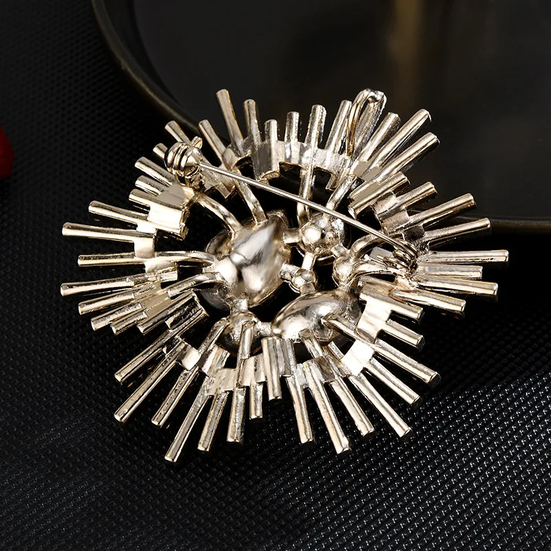 SUYU Copper Cubic Zirconia Brooch Women's Coat Delicate Pin Buckle Anti Stray Corsage