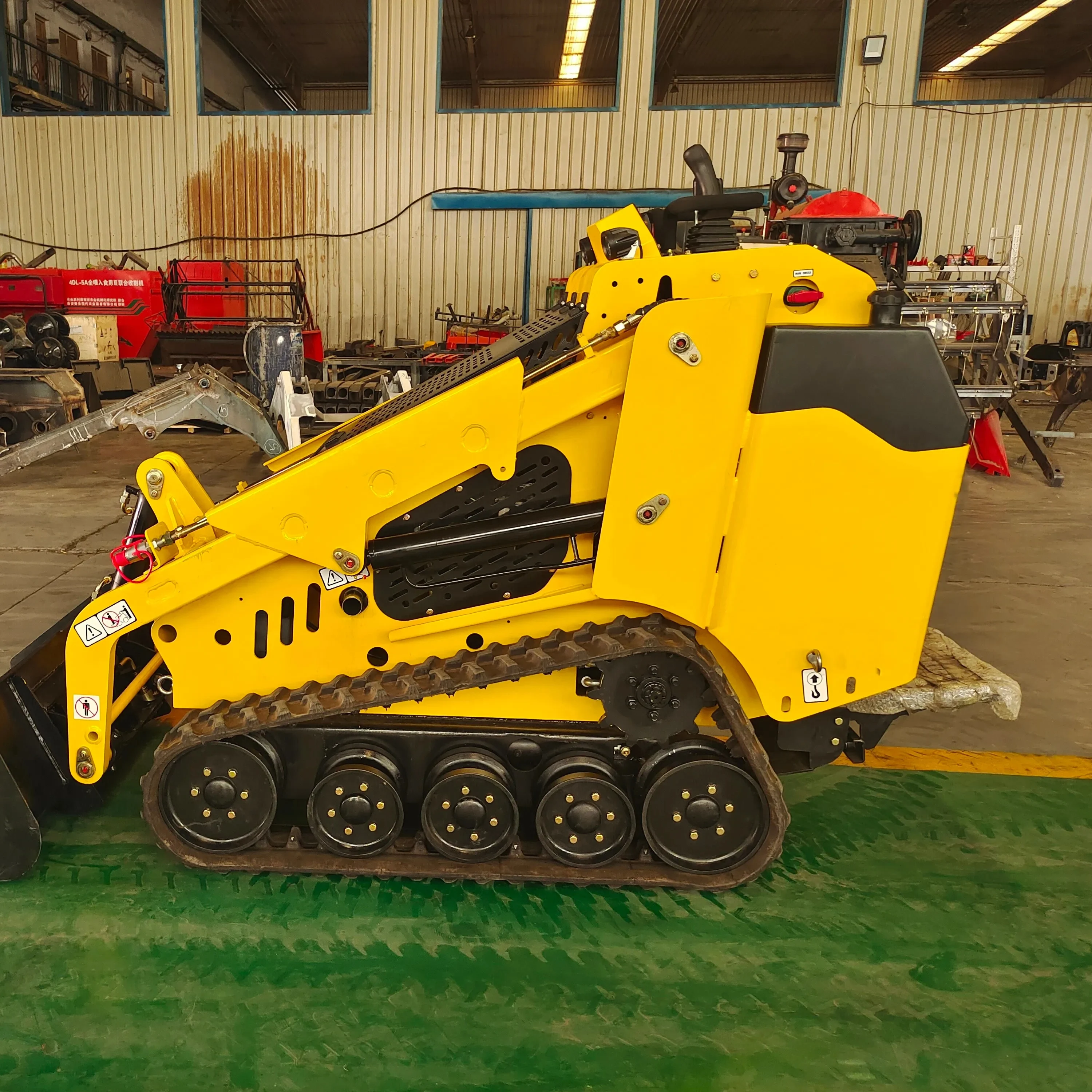 Mini chargeuse compacte Steerskid en Chine approuvée par l'ECPA, mini chargeuse compacte sur piste