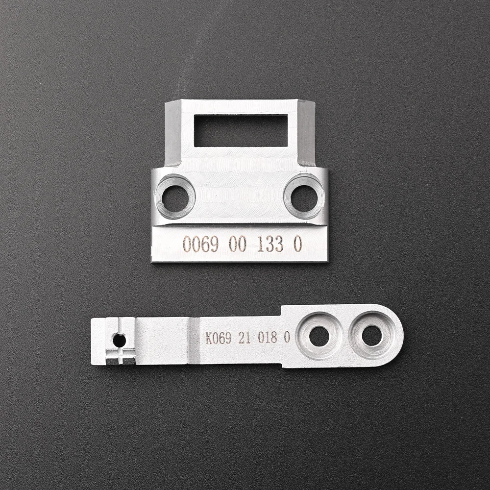 

0069 001330 +K069 210180 Игольная пластина и кормовая собака для аксессуара для швейной машины Durkopp Adler 69.