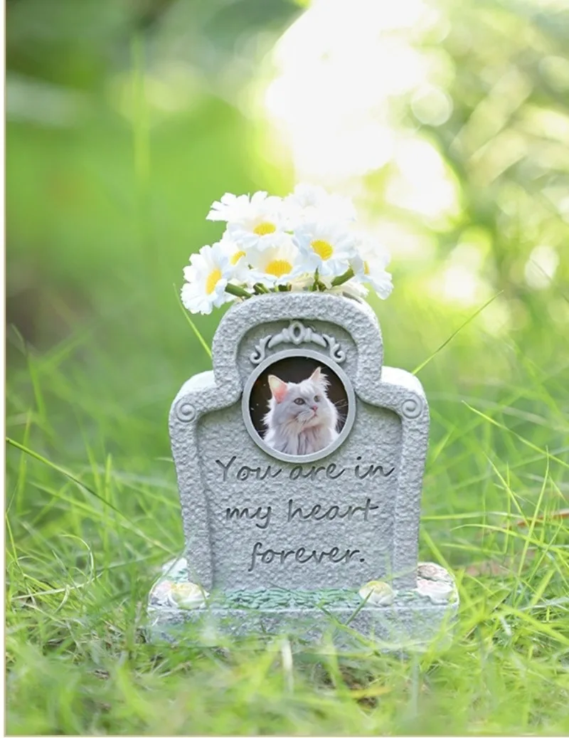

Pet funeral memorial cat and dog resin urn for storing ashes after pet cremation