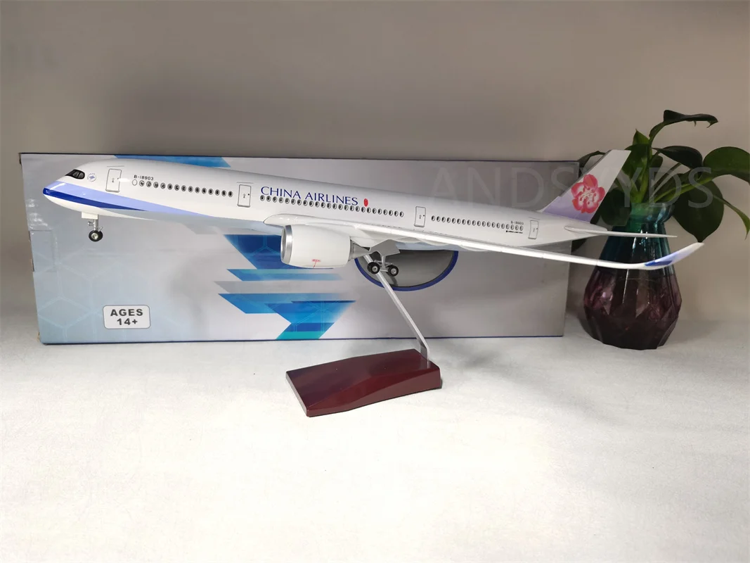 

47CM 1/142 Scale Airplane Airbus A350 Taiwan China Airline Model W Light Landing Gear Diecast Plastic Resin Plane Collection