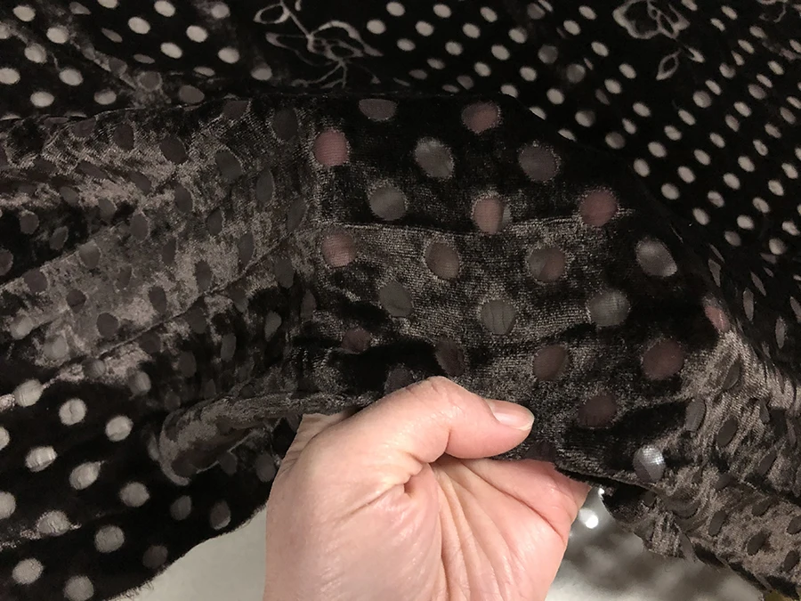 قماش فستان صغير منقوش عليه زهور بولكا دوت ، حرير حقيقي ، قماش مخملي ، بني ، مفرغ ، عالي الجودة