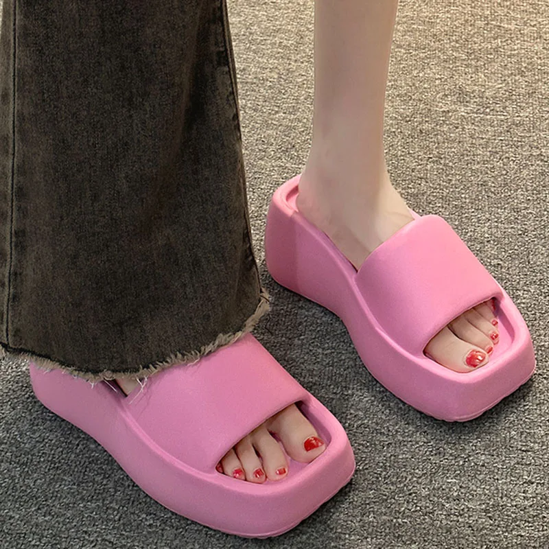 2023 Women New Luxury Brand Square-Headed Thick-Soled Flat Middle Heel Slippers Women\'s Simple Beach Pink Sandals Slippers