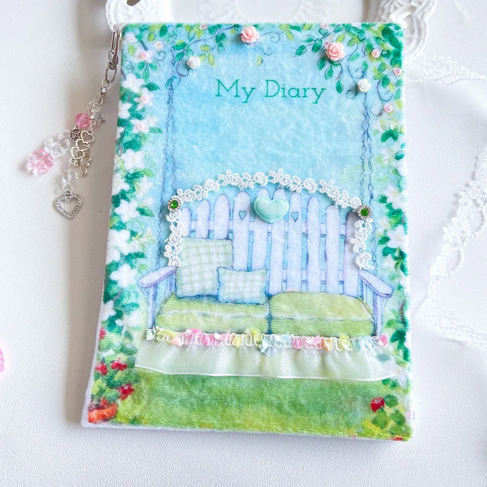 Cuaderno Romántico A5 con Diseño Floral Verde, Tapa de Tela Afelpada, Diario con Páginas Rayadas, Flores 3D, Encaje y Colgante de Perla, 96 Páginas