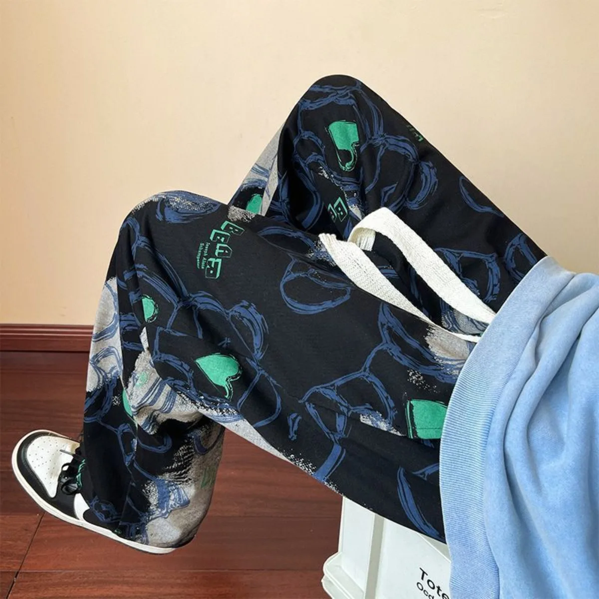 ملابس رجالية كاجوال جديدة ممتازة صيفية رياضية خفيفة الوزن ورقيقة وطباعة سراويل طويلة مستقيمة الساق مريحة الاتجاه قابلة للتنفس