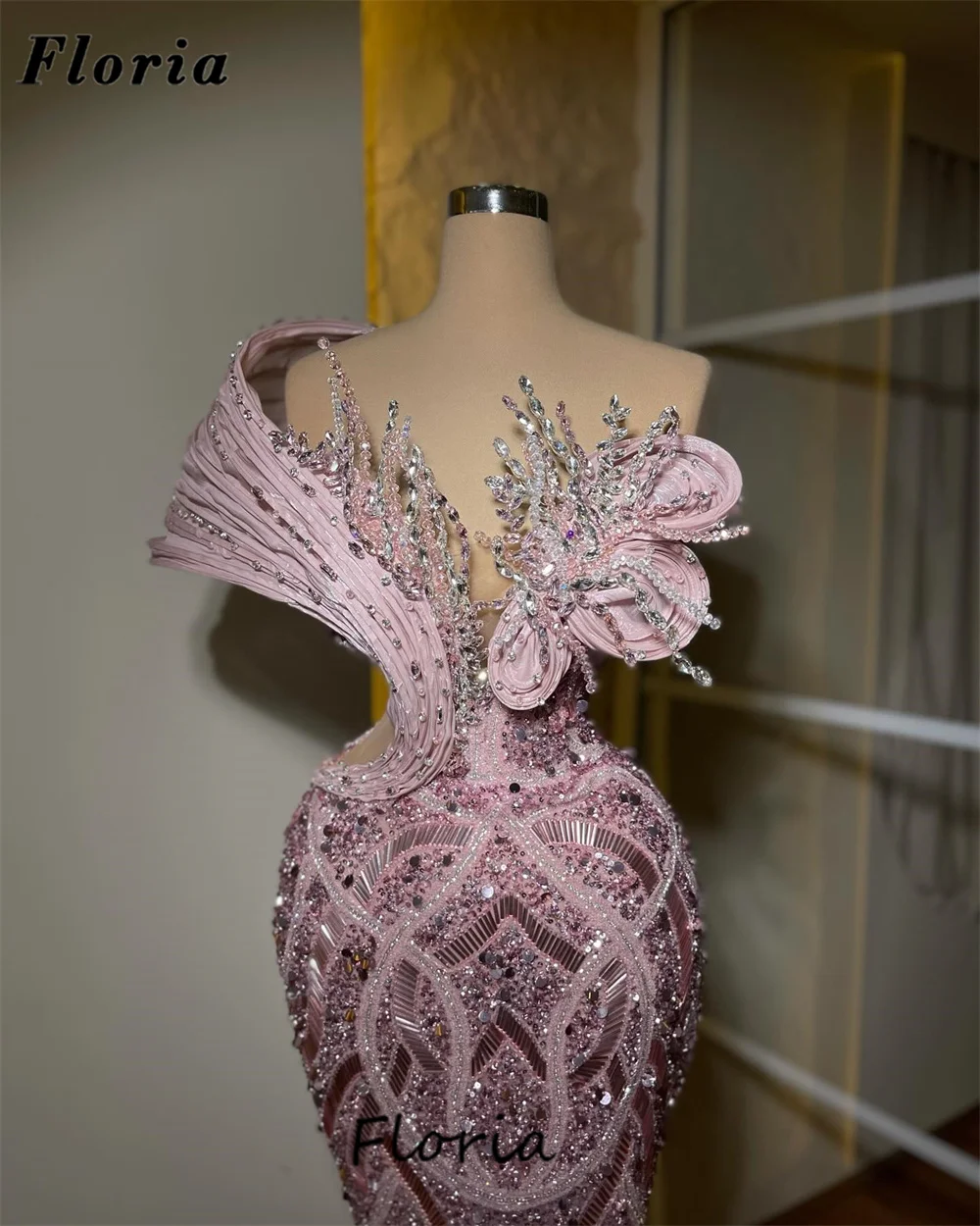 Vestidos De Fiesta Pink Beaded Crystals Evening Dresses Plus Size Ruffles Shoulder Party Dress Customized Dubai Girls Prom Dress