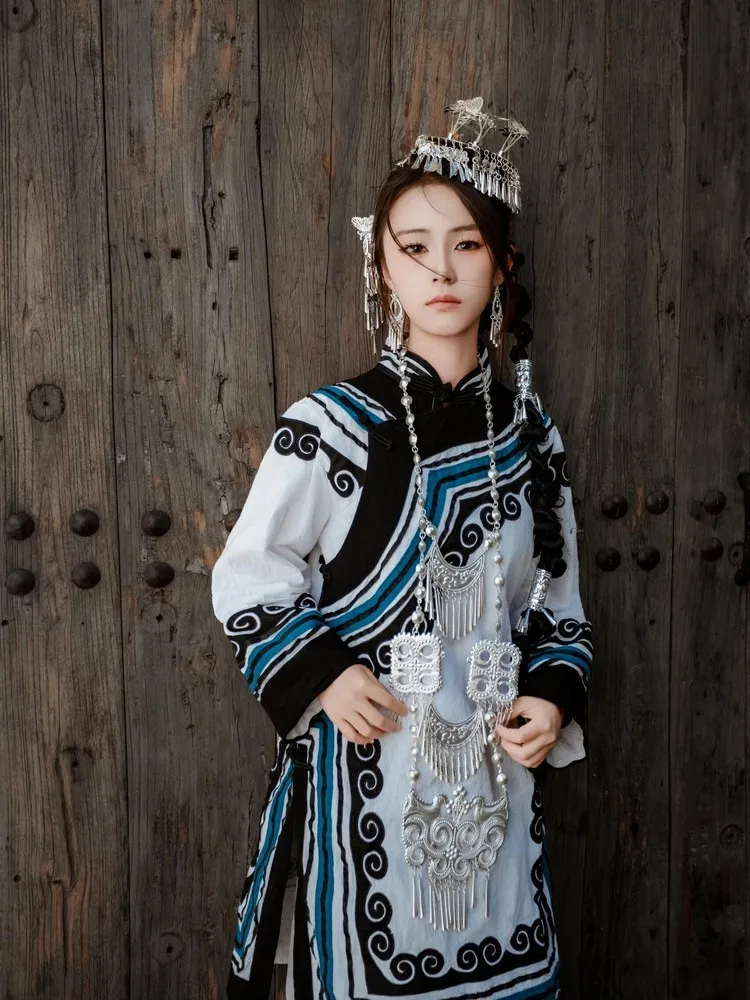 Stroje etniczne damskie bluzki ze stójką plisowane spódnice fotografie podróżnicze i sesje zdjęciowe odzież egzotyczna