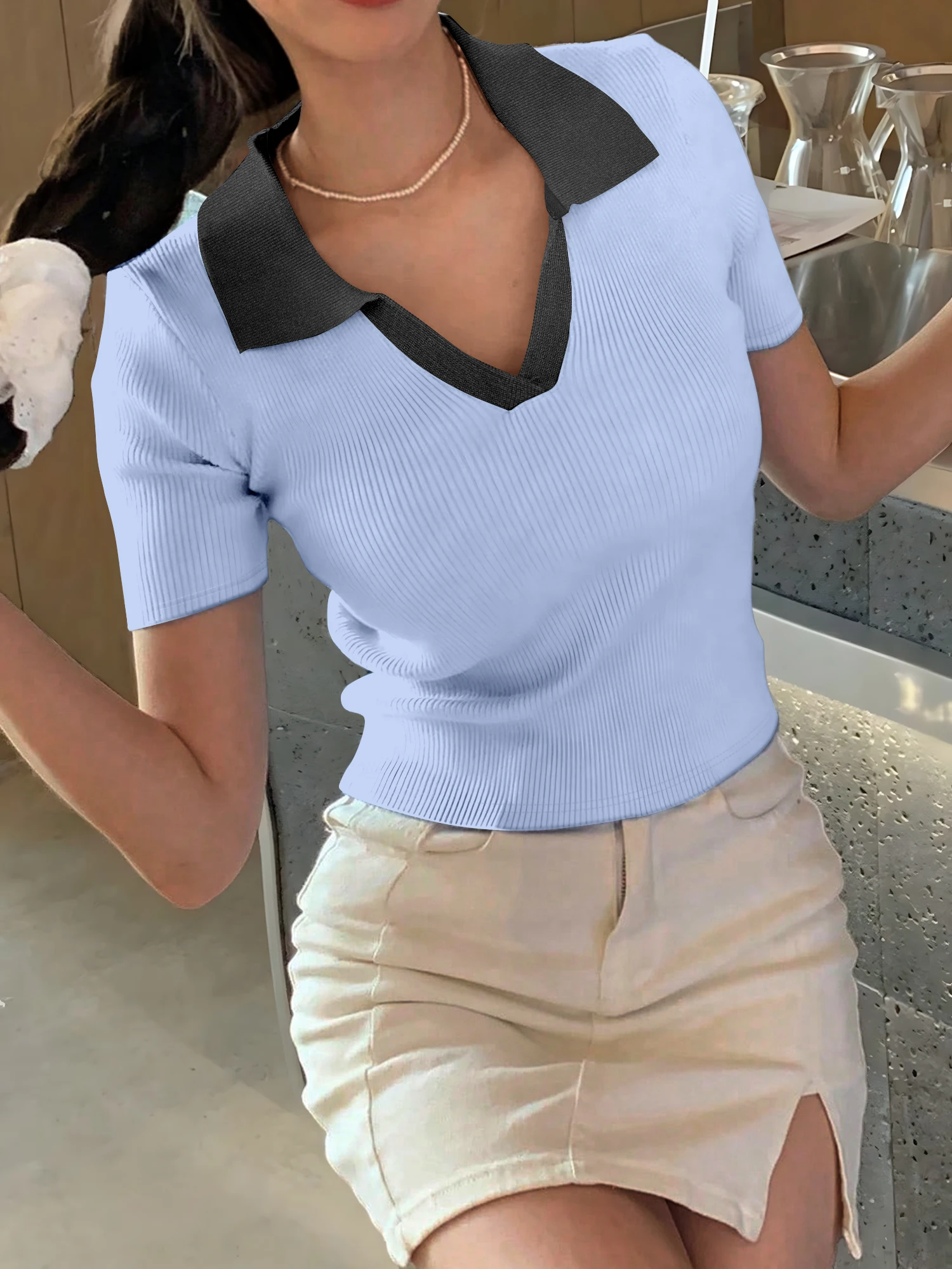 Form‑Fitting Ribbed Polo Tee, Contrast Collar Short‑Sleeve Top for Coffee Dates & City Weekend Hangouts