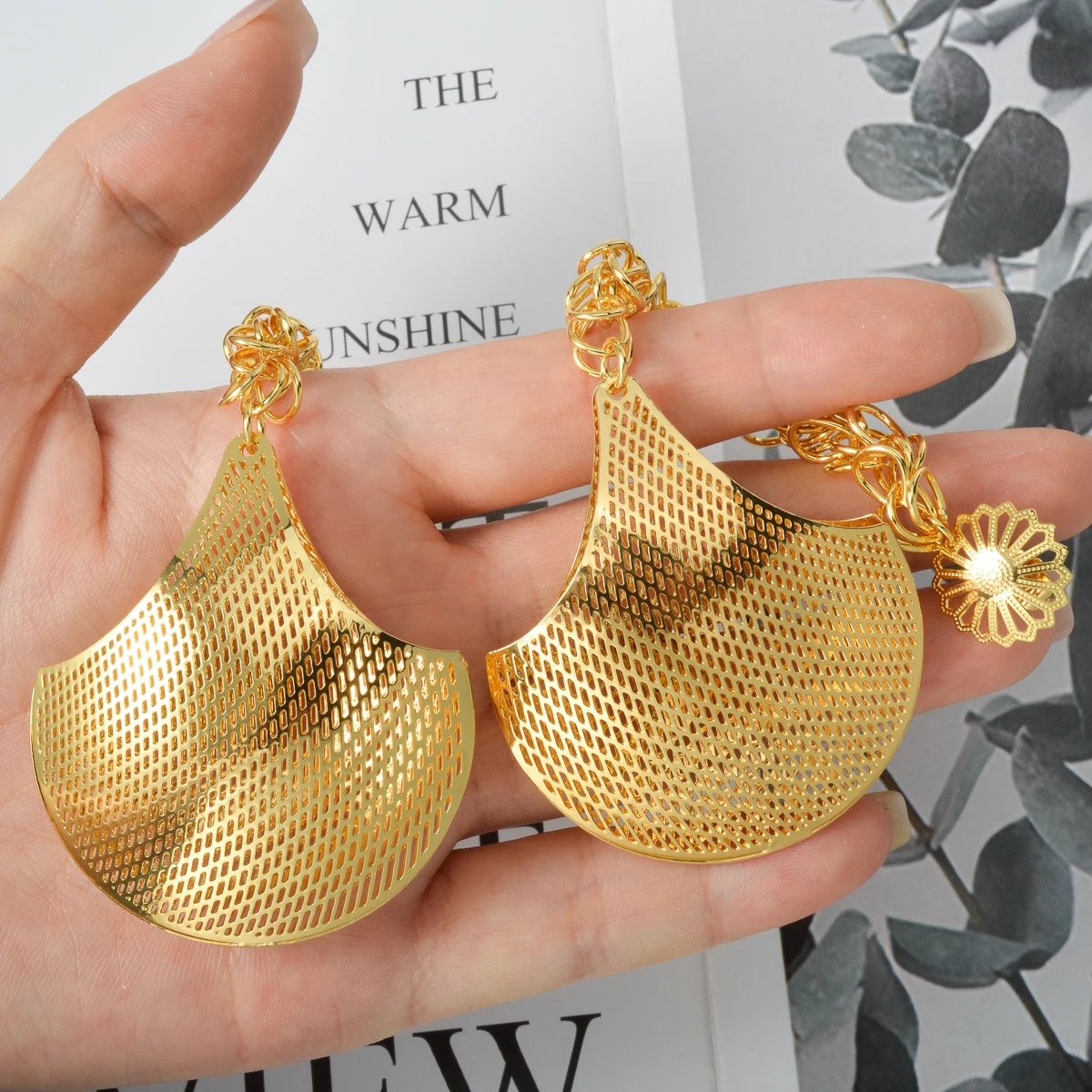 

Elegant Fan Cutout Hollow Earrings for Women Geometric Dangle Earring Lightweight Daily Wear Party Jewelry Gift Trendy