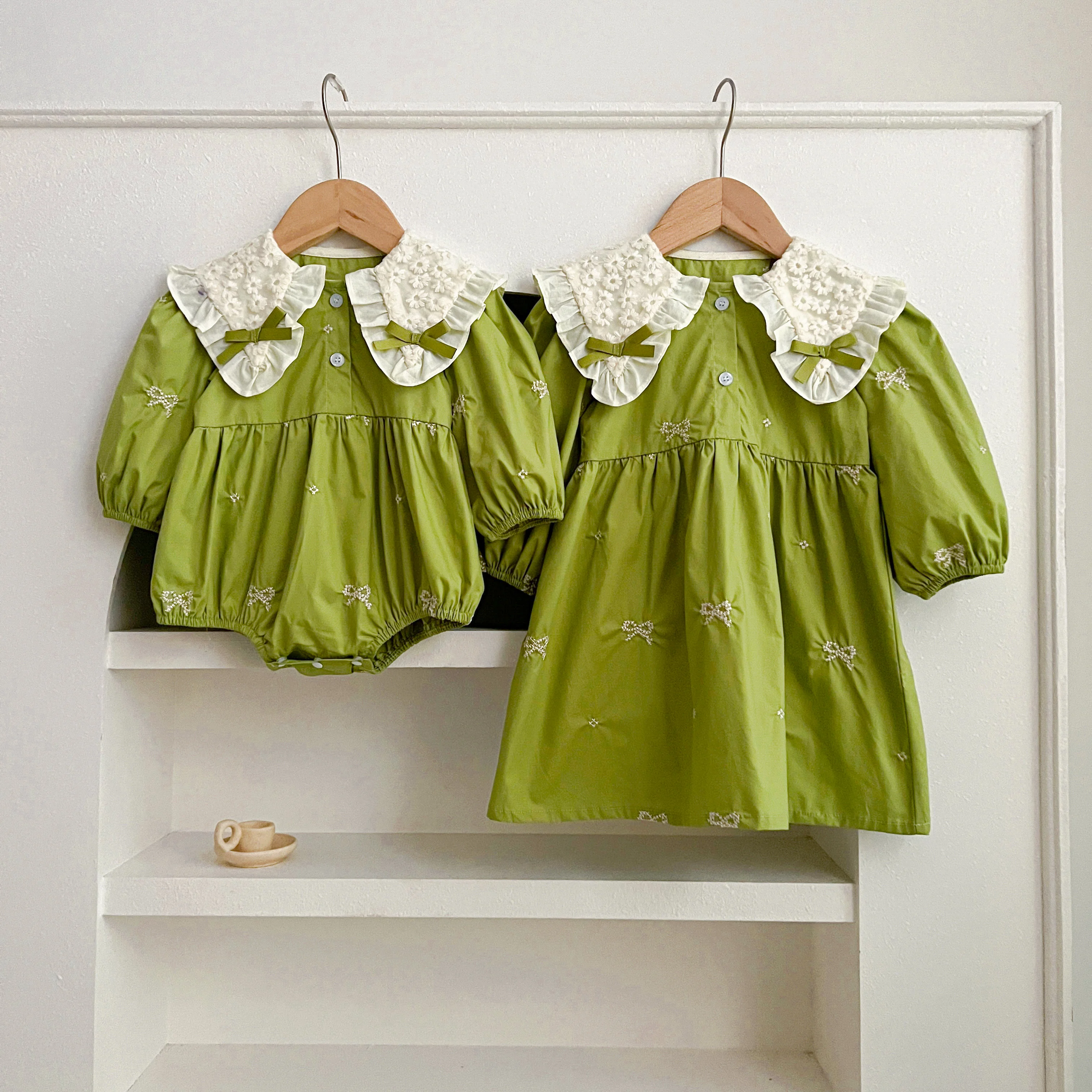 Schwestern Kleidung Säuglings Baby Mädchen Spitze Kragen Kleid Strampler Kinder Baby Mädchen Gestickte Bogen Prinzessin Kleid Familie Kleidung Strampler – Detail 1