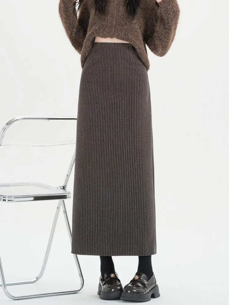 تنورة نسائية محبوكة بنصف تنورة لخريف وشتاء 2025 جديدة عالية الخصر نحيفة غير رسمية ومتعددة الاستخدامات بفتحة خلفية على شكل حرف A تنورة طويلة