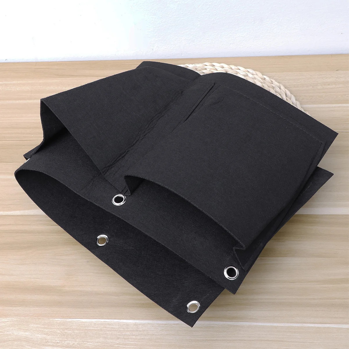 

2 PCS Wall Hanging Planting Bag Green Watering Plants Felt Planter Bags Wall-mounted Pockets for Garden