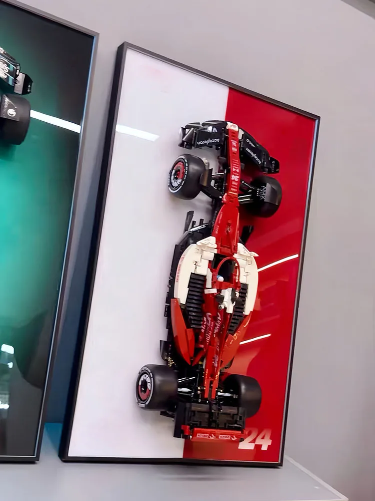 

31,5 "металлическое настенное крепление для дисплея для CaDA C64005w, для гоночного автомобиля Alfa Romeo F1 C42, строительные блоки, модель автомобиля