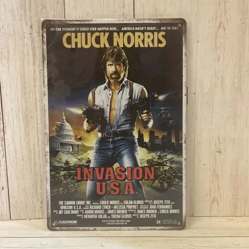 Placa de Metal Decorativa 'Invasion USA' com Arte de Capa de Filme VHS do Chuck Norris - Placa de Alumínio