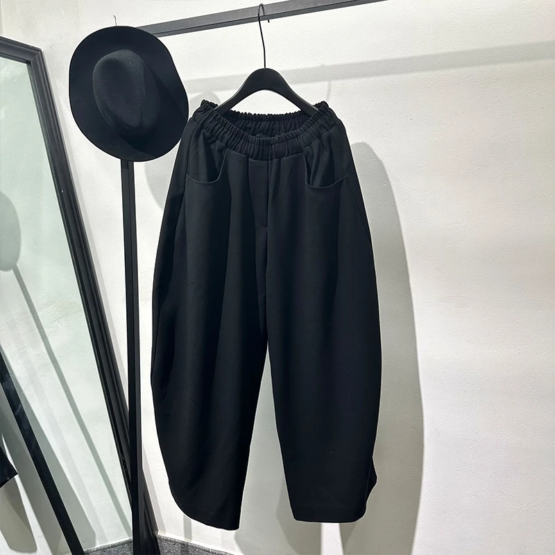 السراويل المافهة الرجالية ذات الطراز الداكن بتصميم ريترو بسيط واسع الساق شعبي أنيق وفريد من نوعه وقابل للتمدد على الساق المستقيمة