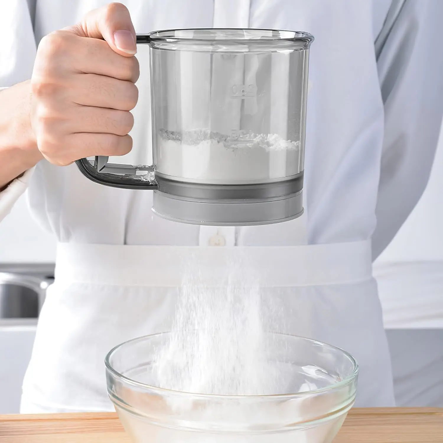 

D9 Hand Operated Flour Sifter with Fine Mesh, 1Pcs Portable Manual Press Sifter for Baking Ideal for Flour Cocoa Powdered Suga
