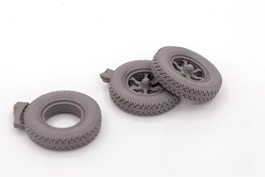 1/35 Casting Resin Model Assembly Kit, GK，  Sd.kfz.7 8-ton Half Track Tire, Unpainted, Needs To Be Assembled