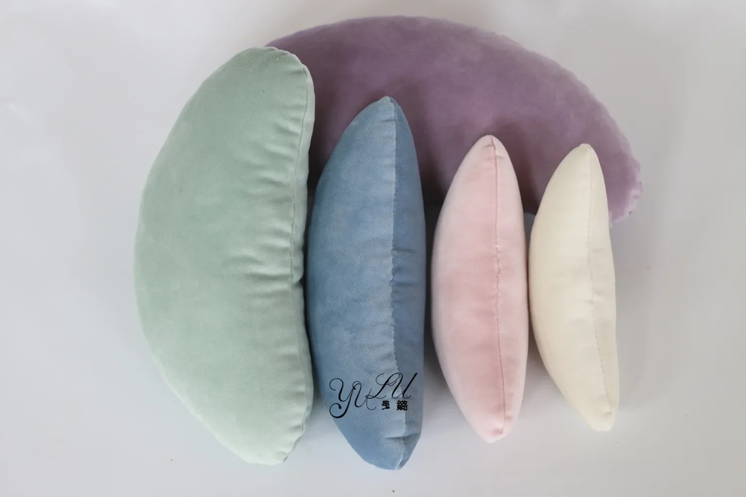 Newborn Posing Beans Pillow Baby Photography Props Pillow Baby Mat Cushion Positioner Auxiliary Crescent Bone Shape Pillow