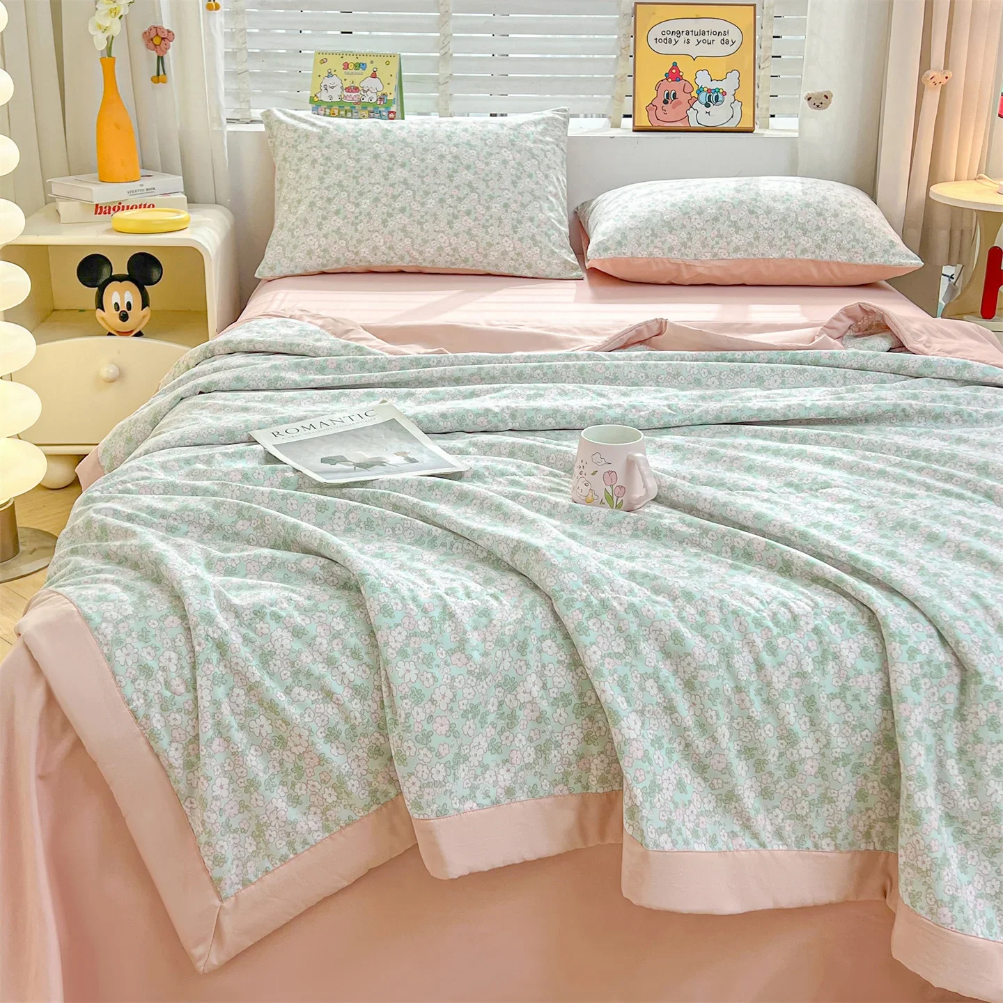Floral Print Lightweight Summer Quilt Skin Friendly Breathable Air Conditioning Blanket Soft Comfortable Thin Duvet Comforter