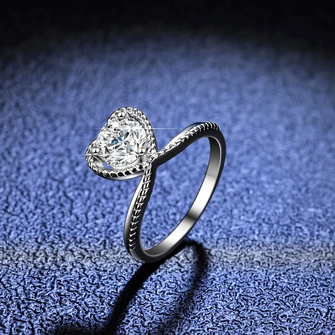 

Mosang Diamond Ring 18K Gold Inlaid Ring Heart Shaped Love Diamond Ring Fashion Women's Platinum PT950 Diamond Jewelry