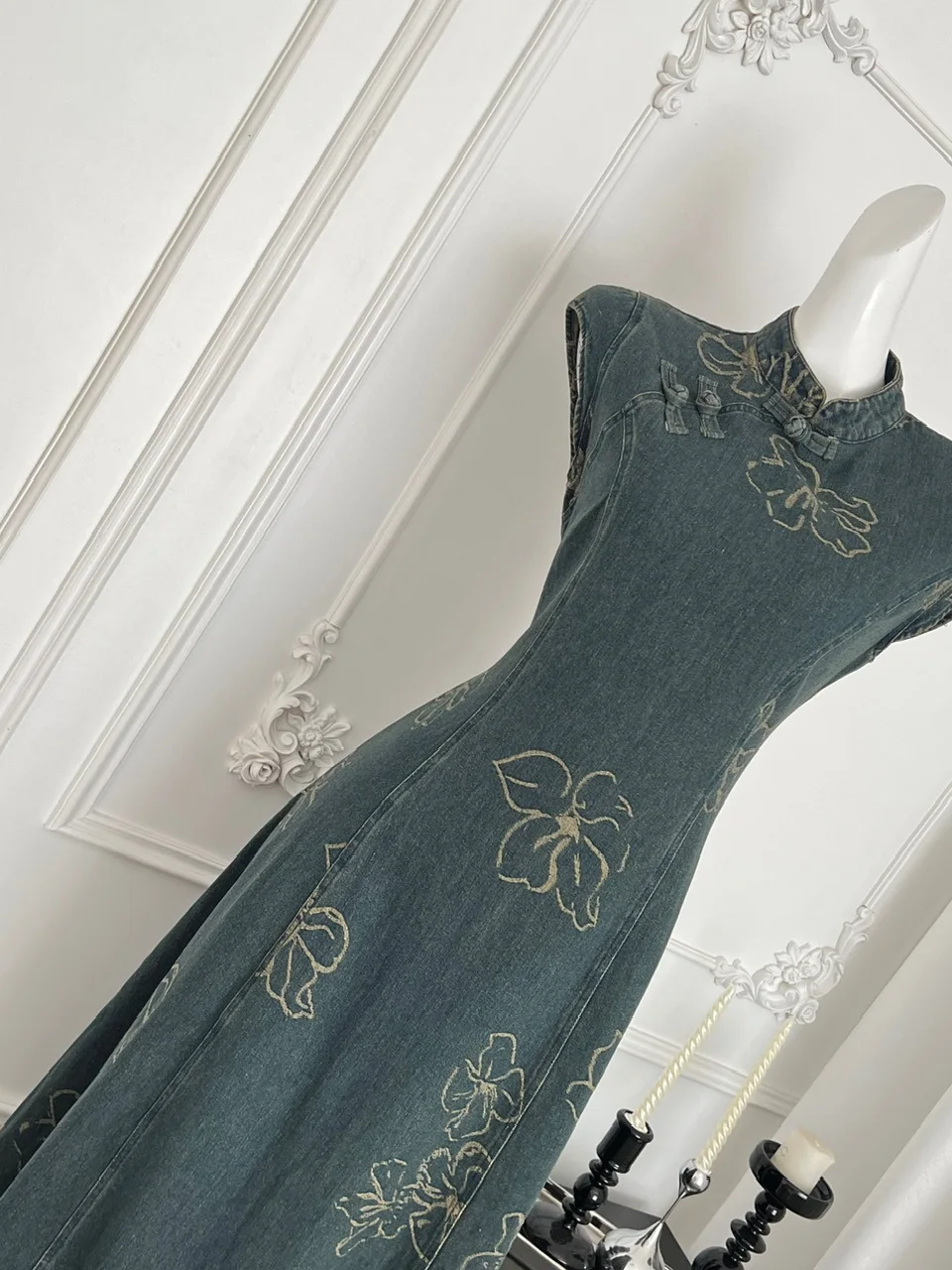 Nieuwe Chinese Retro Dames Zomer Dr Ontwerp Zware Borduurprint Taille Cinching Stand Kraag Denim Dr