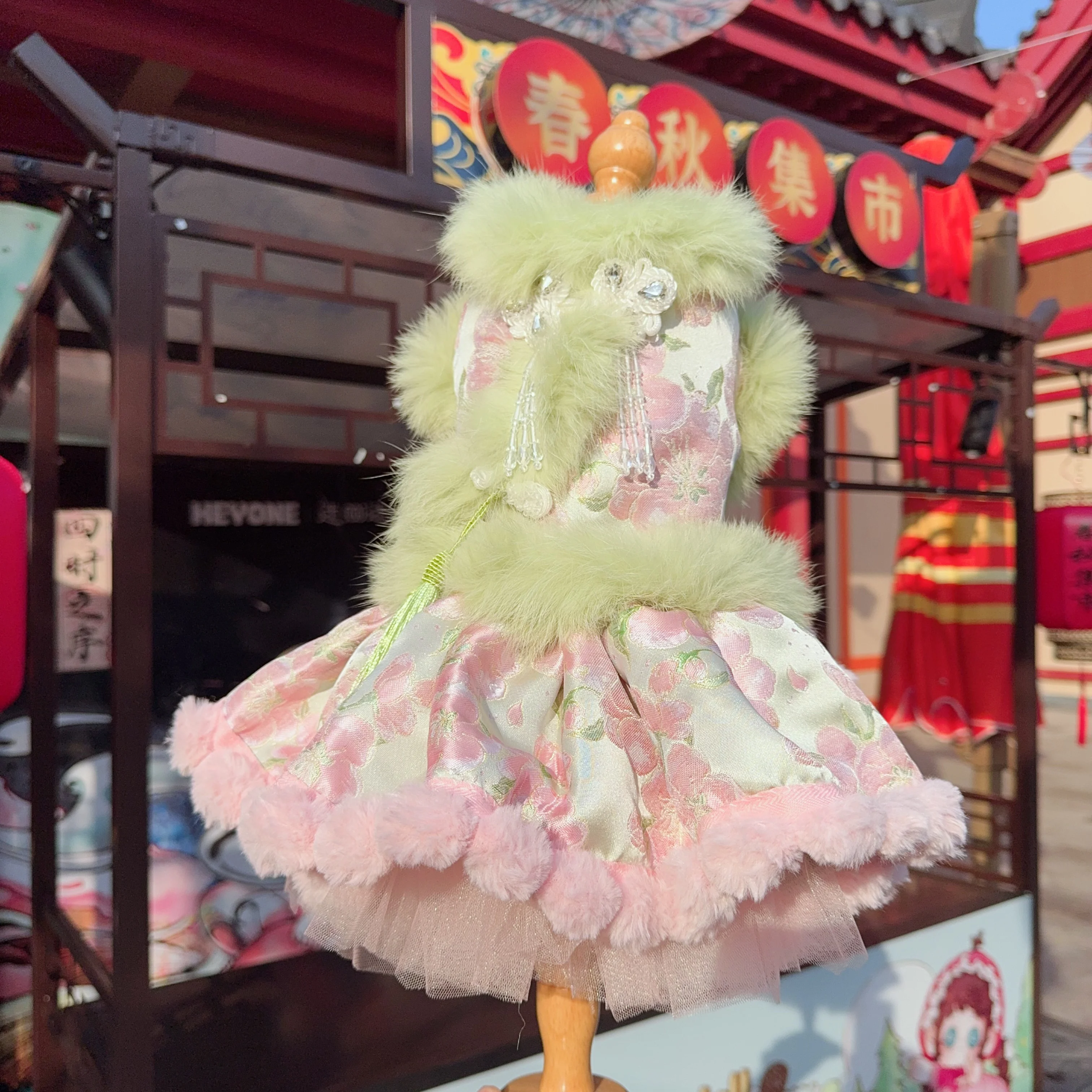 

Роскошная одежда ручной работы с вышивкой для собак, зимнее толстое плюшевое пальто, платья для маленьких и средних собак, наряды для щенков, пудель чихуахуа