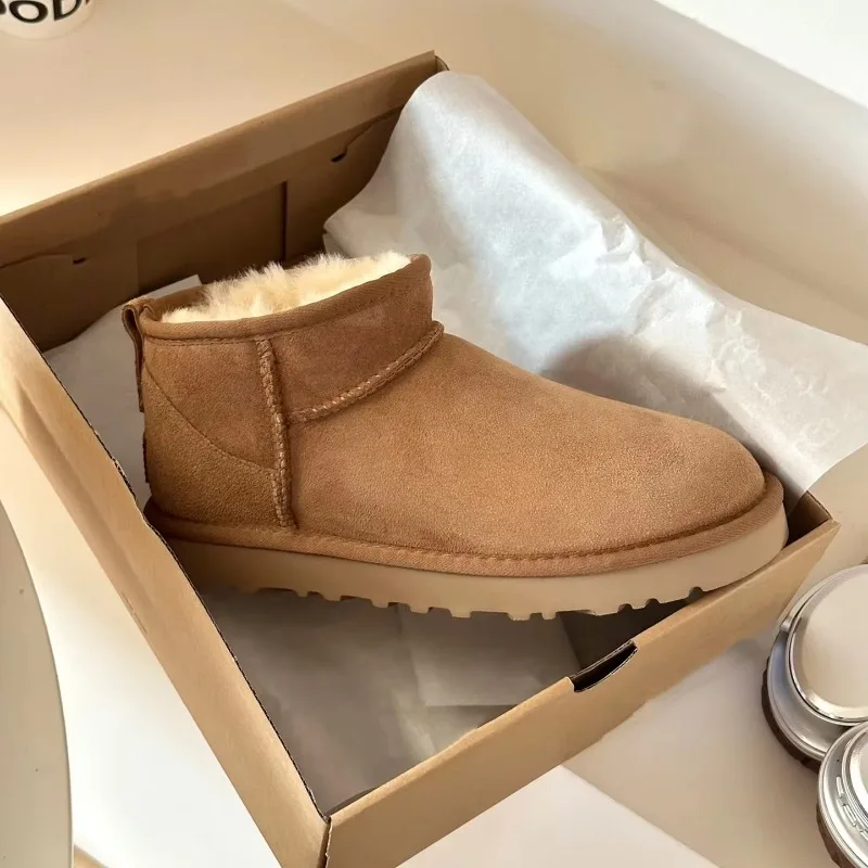 

Designer Sheepskin Wool Integrated Snow Boots for Women 24 Winter New Leather Round Toe with Thick Wool Flat Bottom Boots