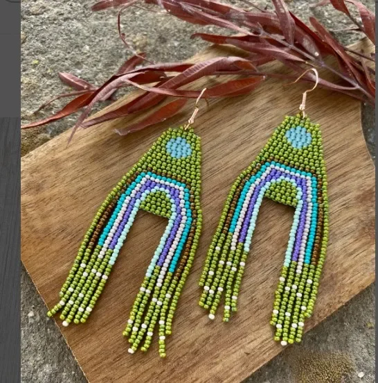 

Серьги из бисера с кисточками Ручное вязание Геометрический дизайн Богемия Сплав Tide Женский градиент цвета Простые серьги из рисовых бусин