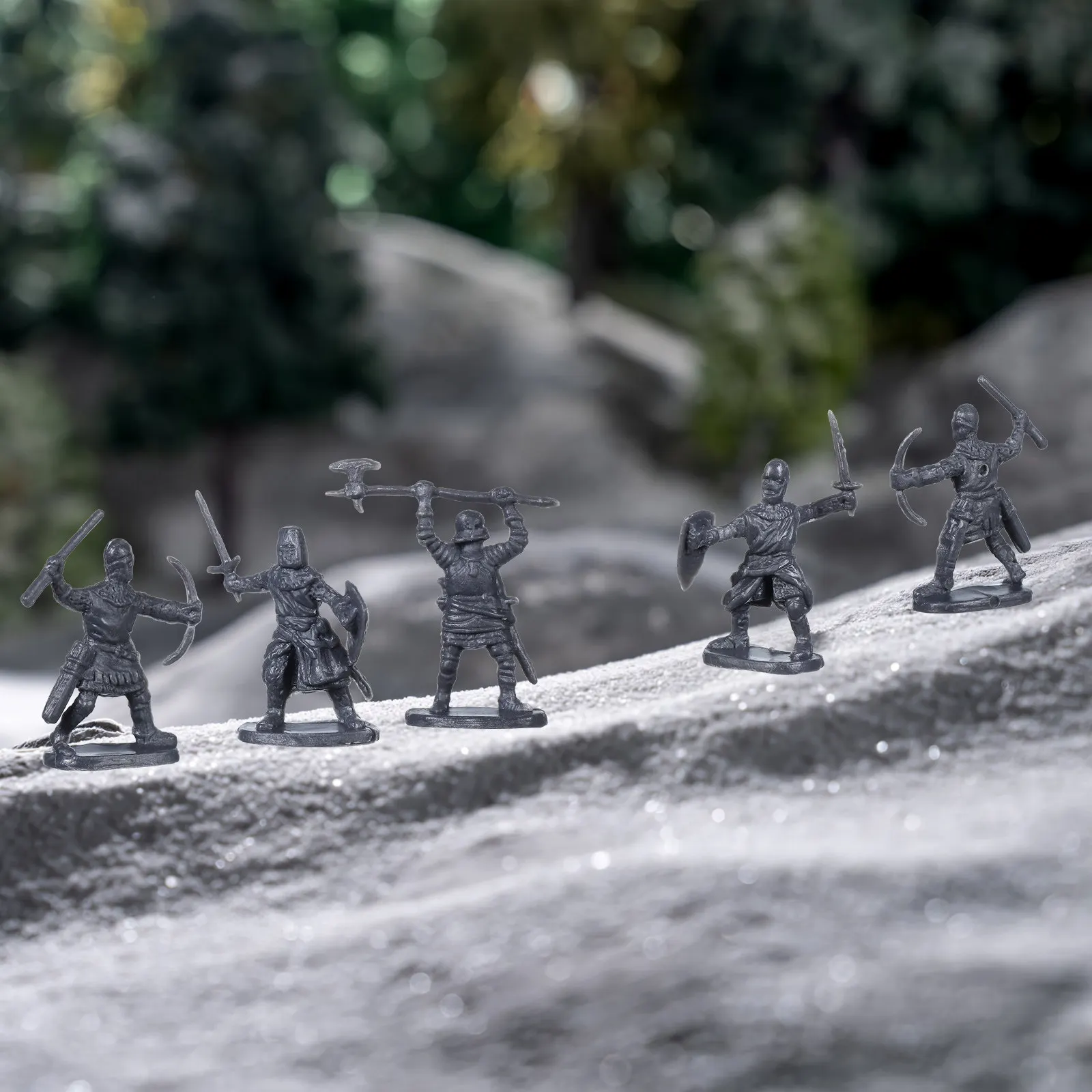 200Pcs Tiny Soldier Figures Micro Landscaping Decors Mini People Models for Sand Tray Bookshelf Display Outdoor Weatherproof