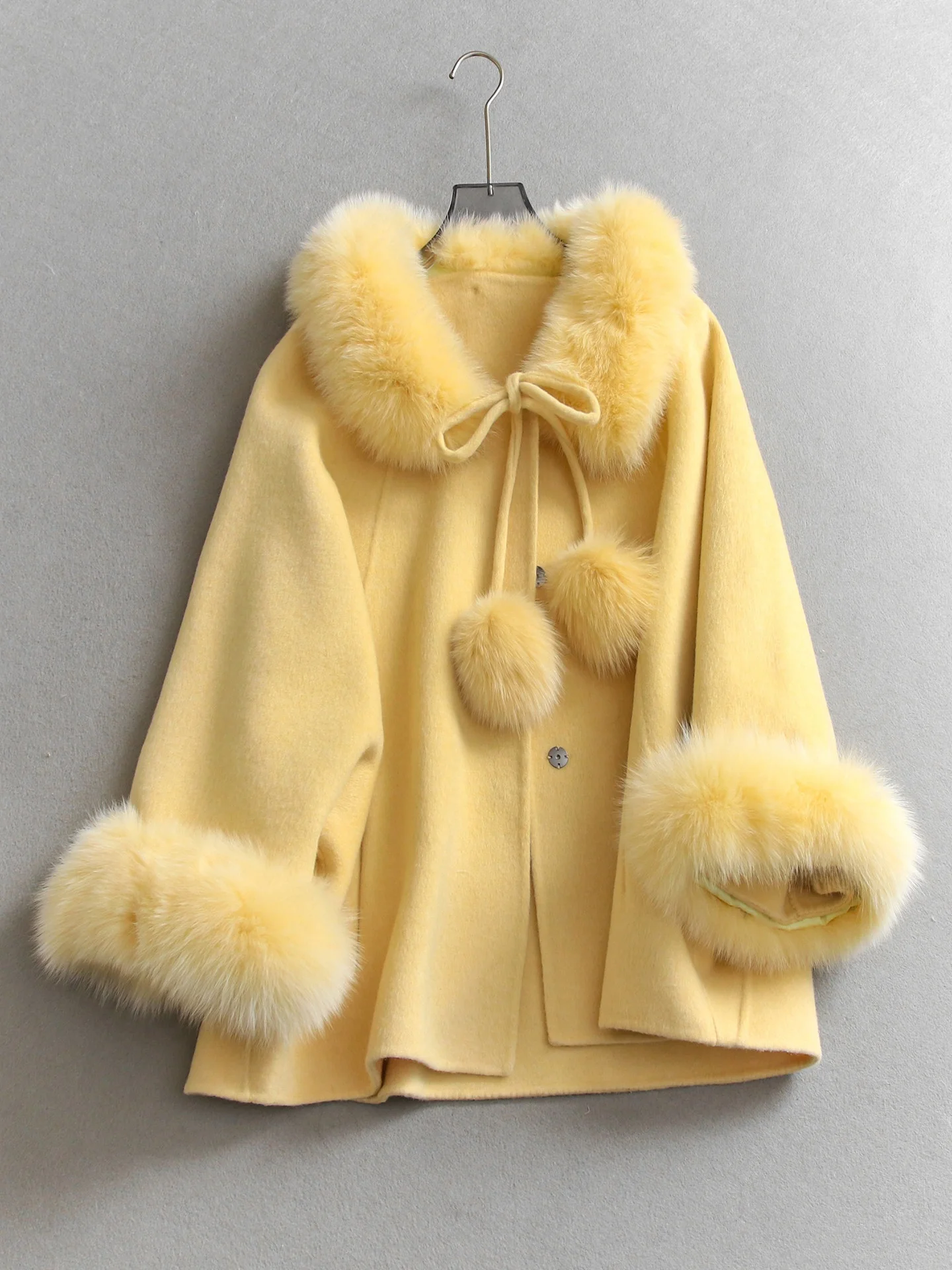 Double-Sided Woolen Coat with Detachable Fur Collar And Batwing Sleeves for Women Sweet Anti-Aging Trendy Commute Style
