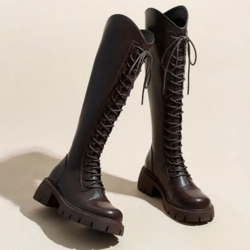 

2025 Новые женские сапоги челси до колена на массивном среднем каблуке Осенние дизайнерские удобные уличные рыцарские сапоги на шнуровке Женские Сапоги