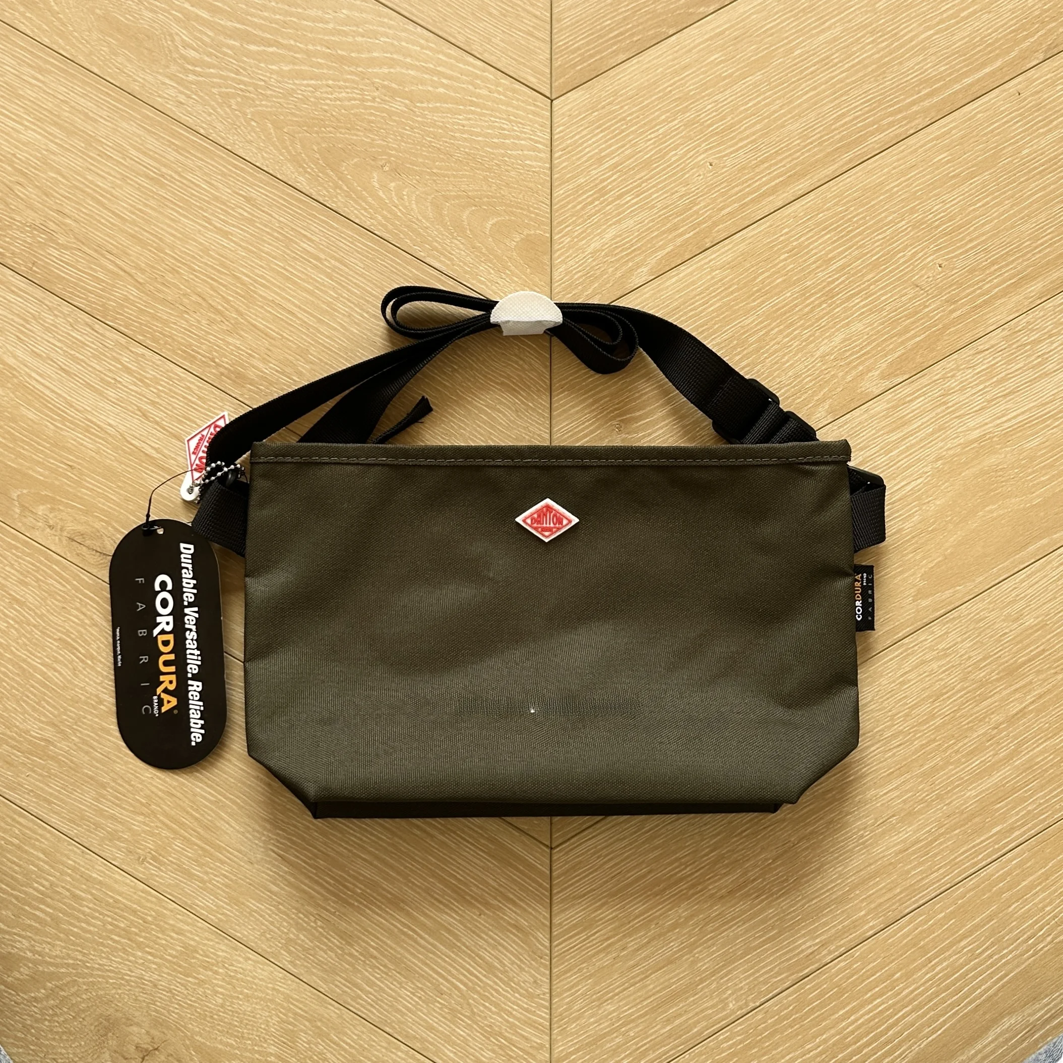 

2024 New Japanese Sle Silicone Letter Embroidery Crossbody Bag ex Casual Versatile Small Bag for Men And Women