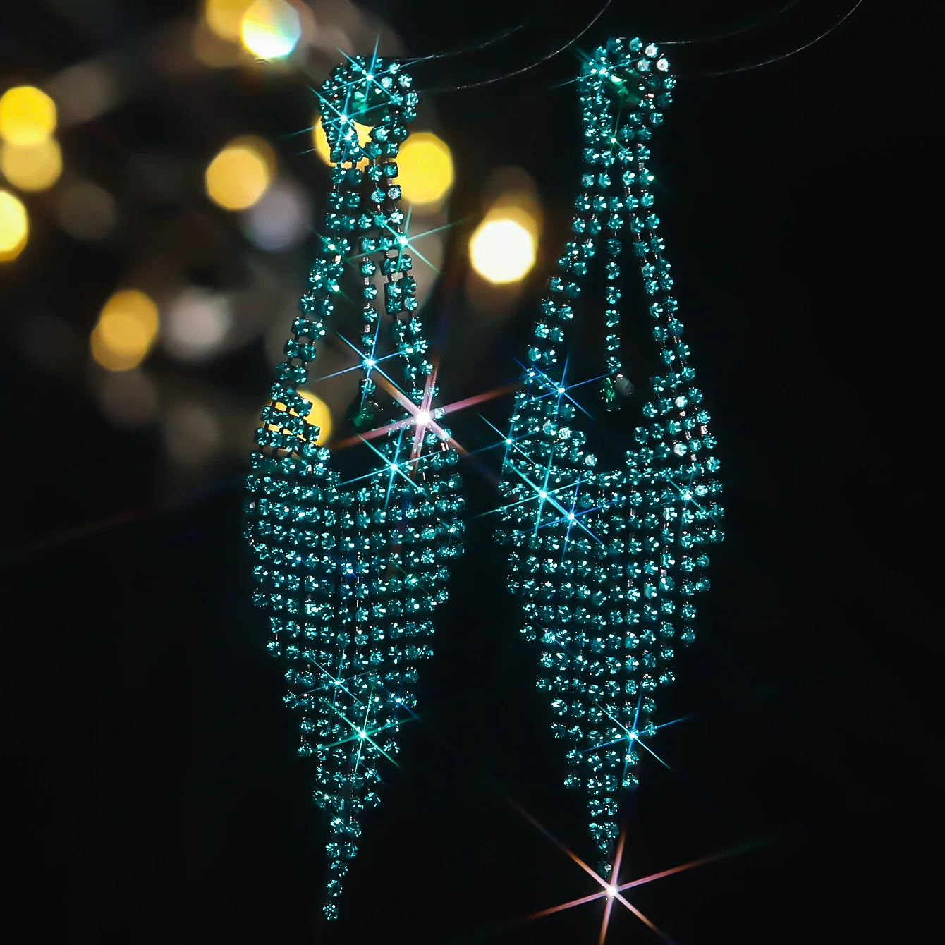 ใหม่หรูหราสีเขียวยาวพู่ต่างหูสําหรับเจ้าสาว Dangle ต่างหู Rhinestone ต่างหูงานแต่งงาน