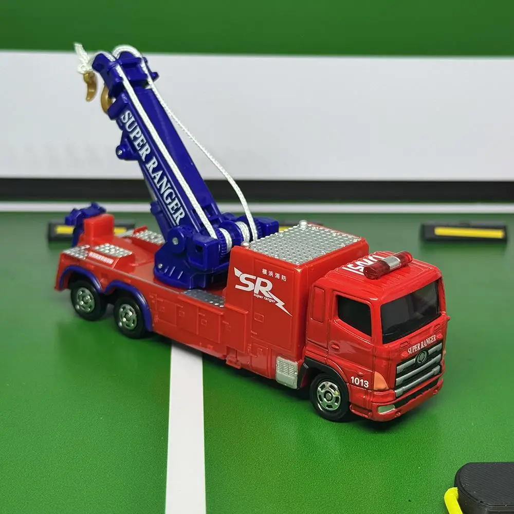 Takara Tomy Long Type Tomica No.132 Yokohama City Fire Bureau Super Ranger Mobility Towing Work Vehicle 1/ 90 Diecast Model