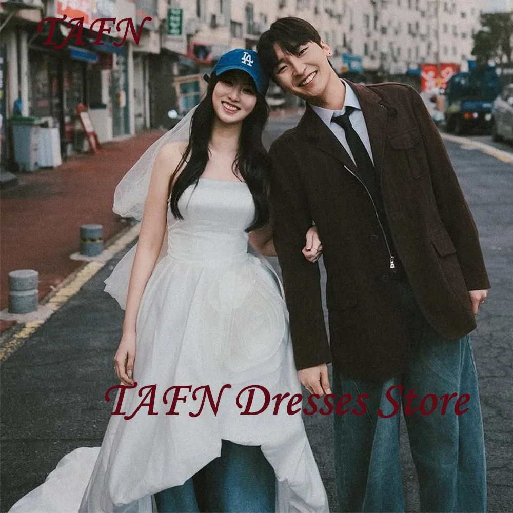 

TAFN Unique Strapless A Line Wedding Dress Korea Photo Shoot Sleeveless Bridal Gown Pleates Bow Floor Length Corset Customized