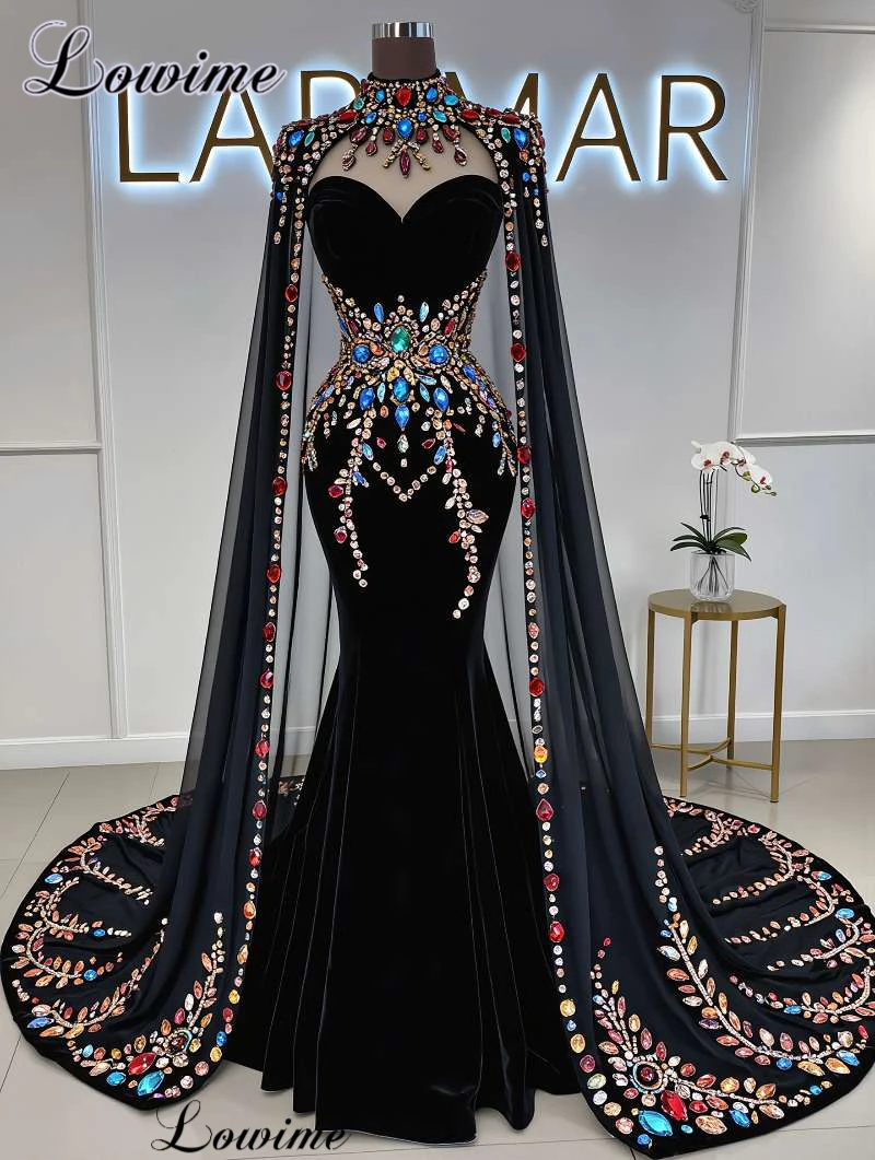 Arabische Abendkleider aus schwarzem Samt, luxuriöse, glitzernde Kristalle, Promi-Kleider, Dubai-Abschlussballkleider, Robes De Soirée, maßgeschneidert