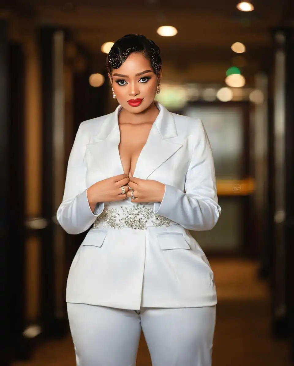 Plus Size Women Pants Suits Slim Fit Lady Customized Pearls Beading Blazer With Belt Prom Evening Party Blazer 2 Pieces