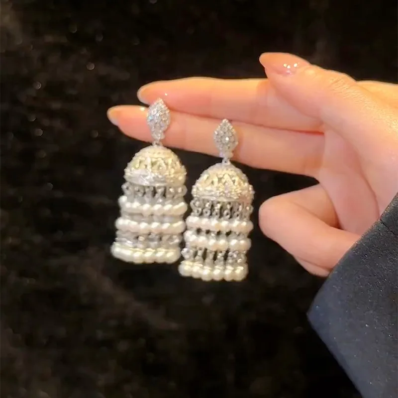European Palace Style Rhinestones Studded Tassel Sparkling High-end Temperament Earrings for Women Jewelry.