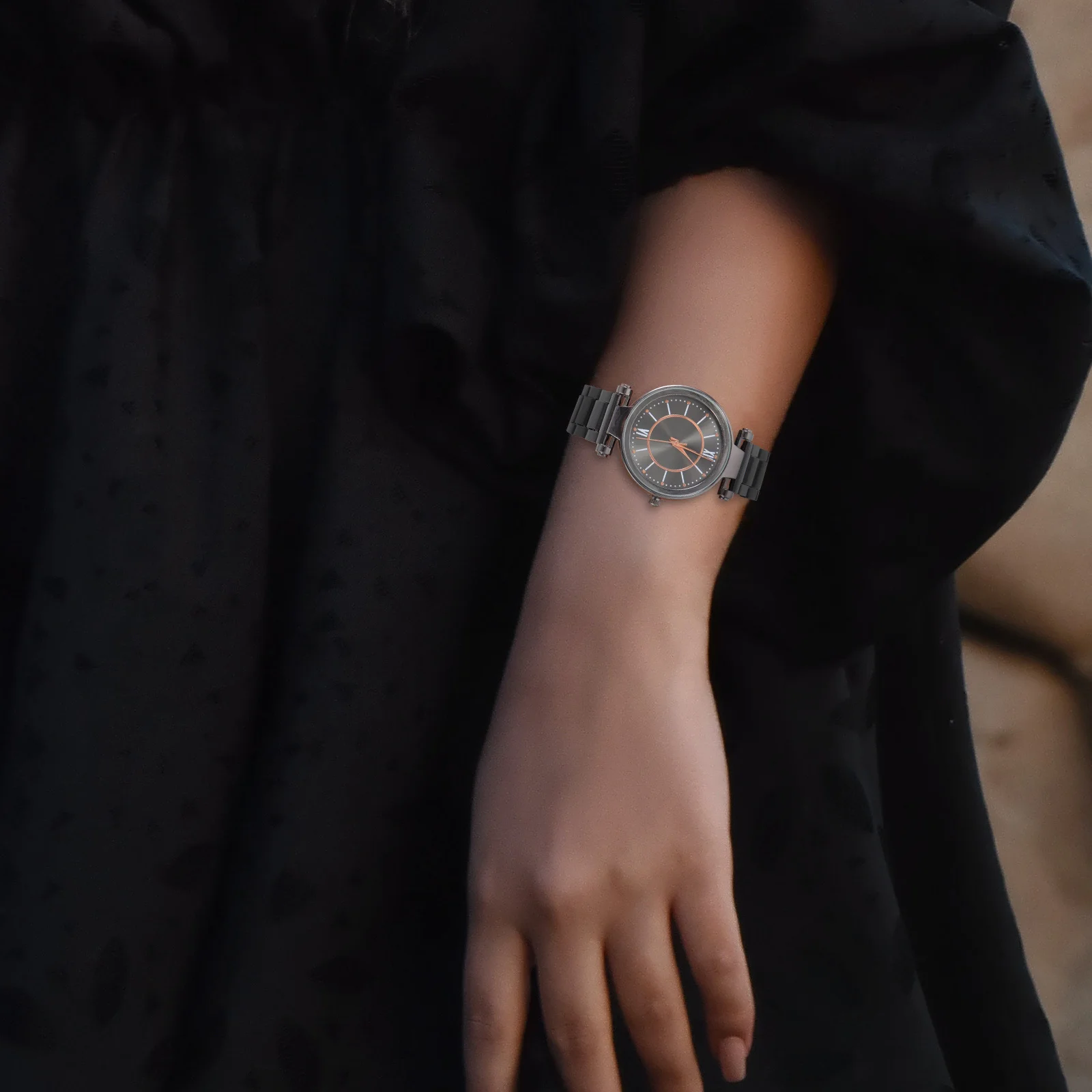 ساعة كوارتز نسائية بحزام ساعة يد للاستخدام اليومي في الأعمال الترفيهية، ساعة نسائية عصرية هدية مزخرفة