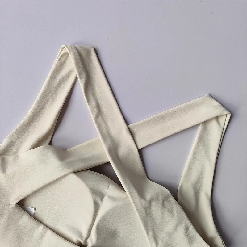 女性用ヨガスポーツブラ、ヌードシームレスクロスバックビューティースポーツブラ、ワイドショルダーストラップフィットネスブラ