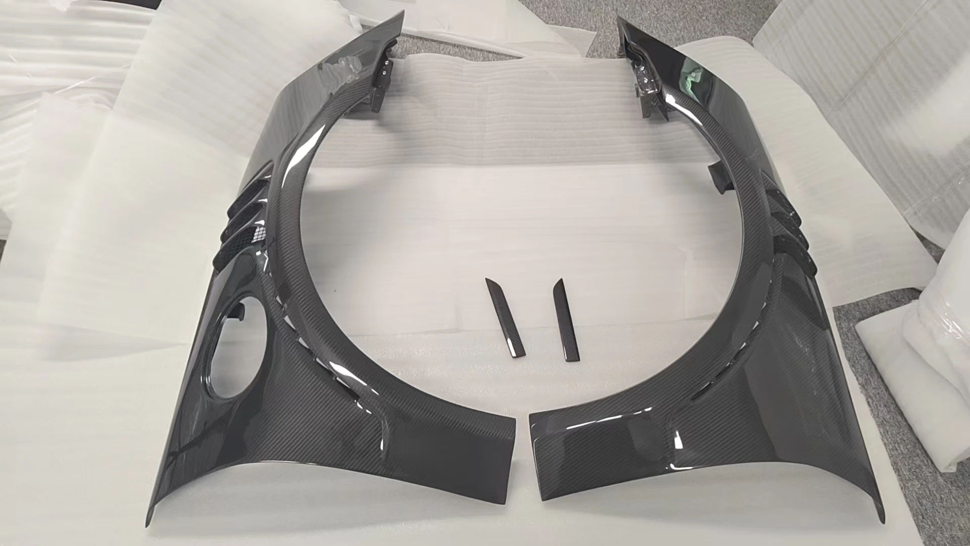 High Quality Dry Carbon Fiber Parts Body Kit Front Fenders For Porsche 911 992 Turbo S