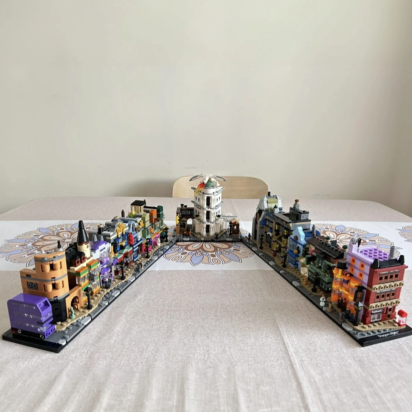 2750 قطعة لعبة ساخنة كلاسيكية زقاق متجر الساحر 76444 اللبنات لغز نموذج عرض الشارع الجمعية هدايا عيد الميلاد عيد الميلاد