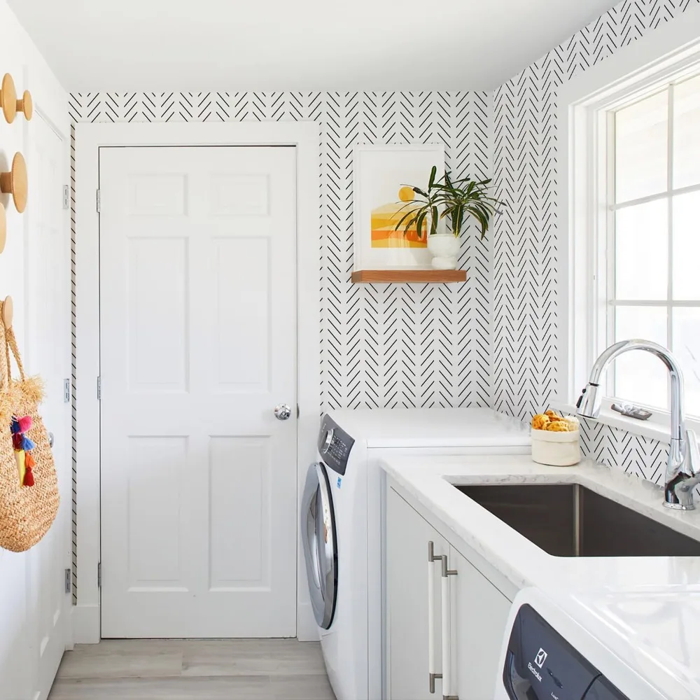 ورق جدران قابل للتقشير واللصق بتصميم هندسي حديث للحمام، تصميم أبيض وأسود، مقاس 17.7 بوصة × 590.5 بوصة ذاتي اللصق